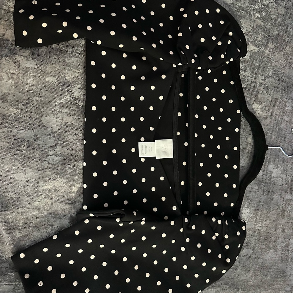 H&M polka dots top NWOT